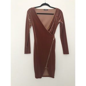 NWOT Fashion Nova Midi Velvet Zip Dress